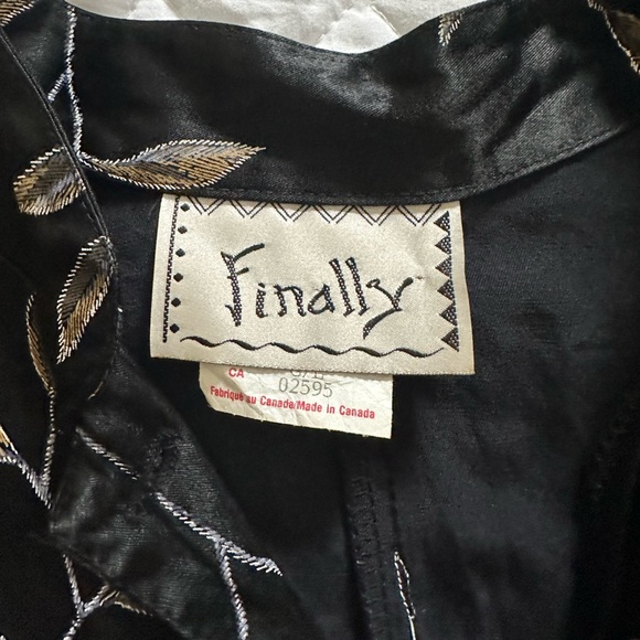 Y2K Black Silky Short Sleeve Leaf Print Button Up Blouse (M) - Picture 5 of 8